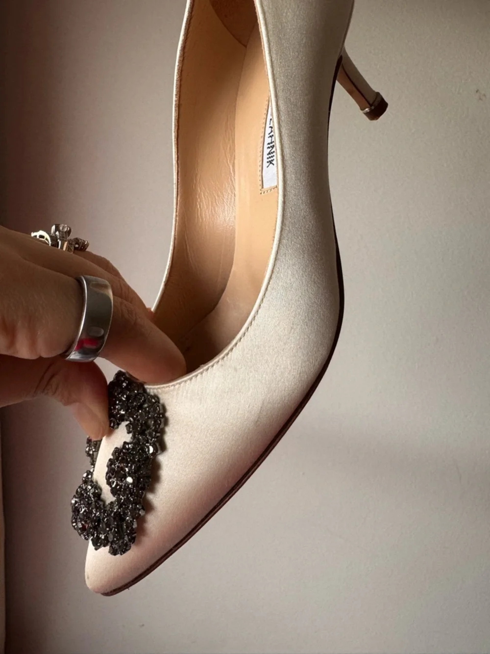 Manolo Blahnik Cream Satin pumps - Picture 10 of 13